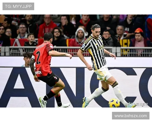 洛卡特利与孔塞桑接连射门失准,脚法失误引发球迷热议 洛卡特利与孔塞桑接连射门失准,脚法失误引发球迷热议